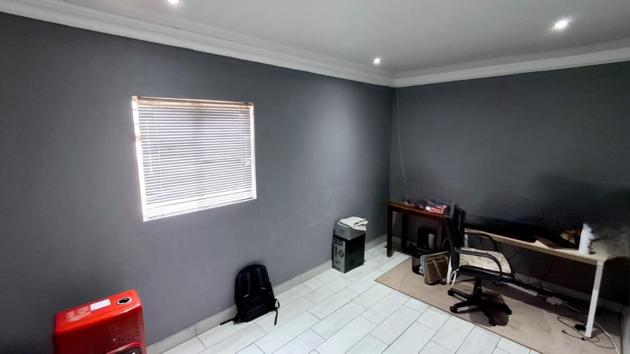3 Bedroom Property for Sale in Roodia Free State